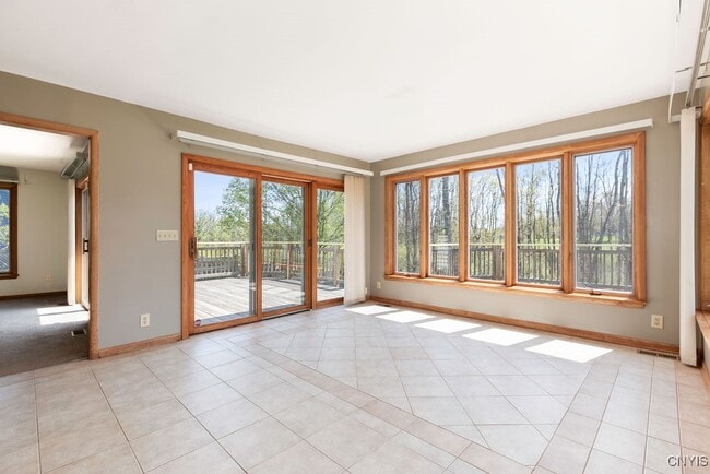 Building Photo - 3293 Greenleafe Dr