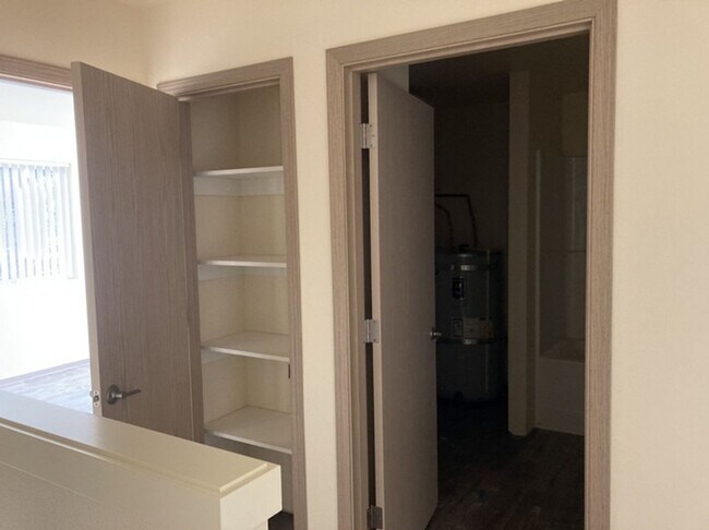 Building Photo - 171c
