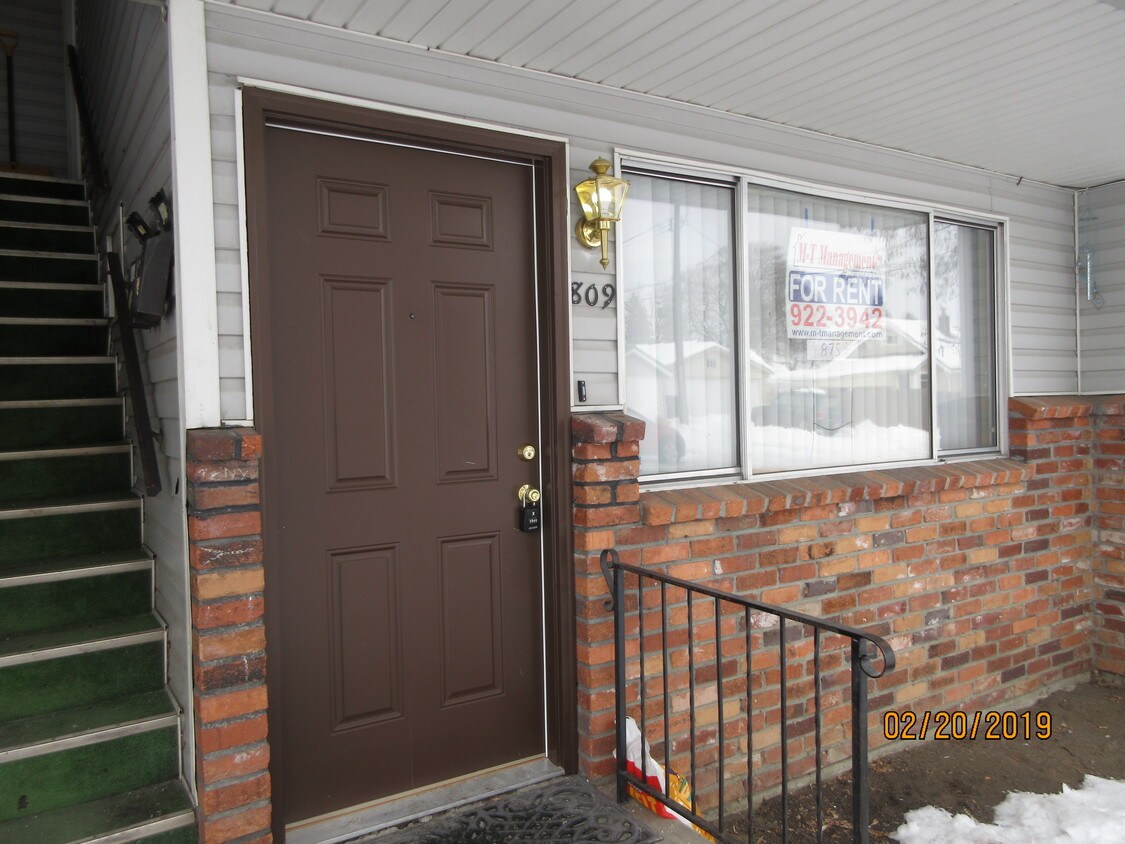 FRONT DOOR - 809 W Walton Ave