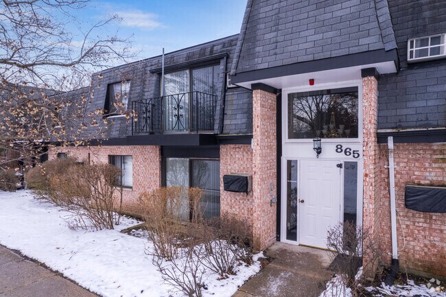 Foto del edificio - Villas by the Lake Apartments