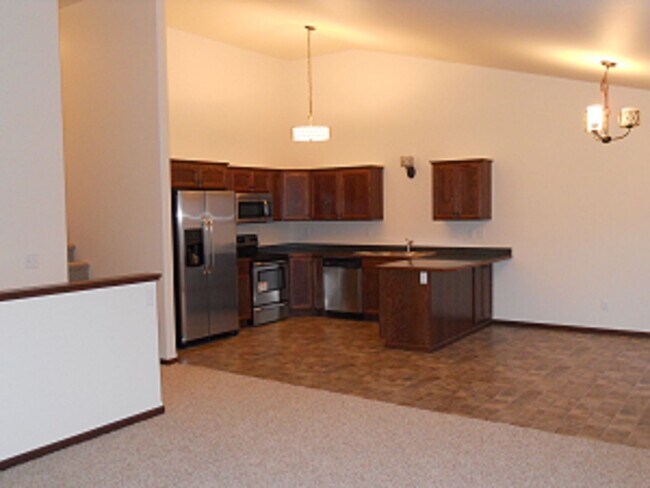 Foto del edificio - 3 Bed 3 Bath Twin Home