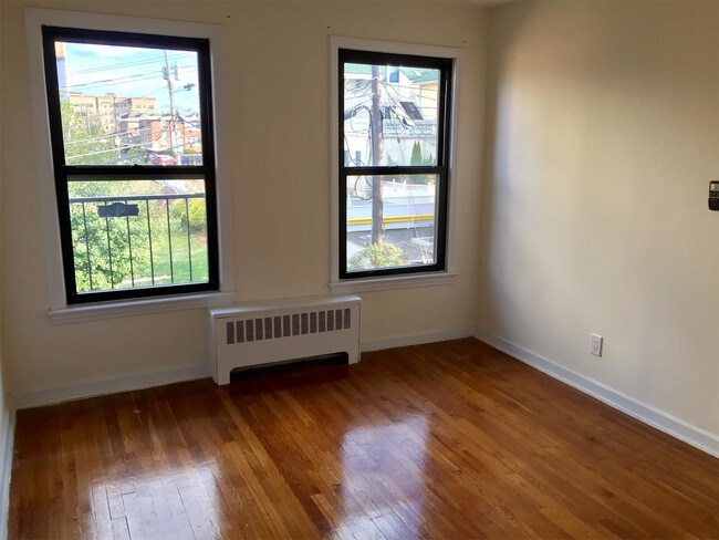 Building Photo - 1706 Grand Ave