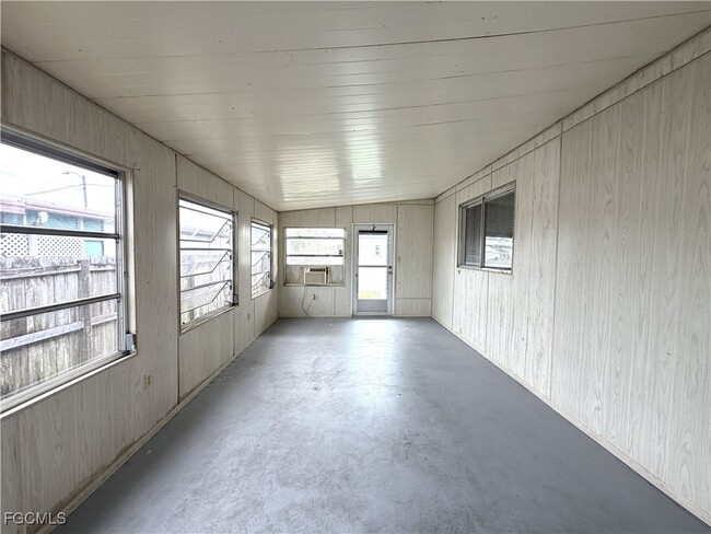 Building Photo - 106 Gaslight Ave