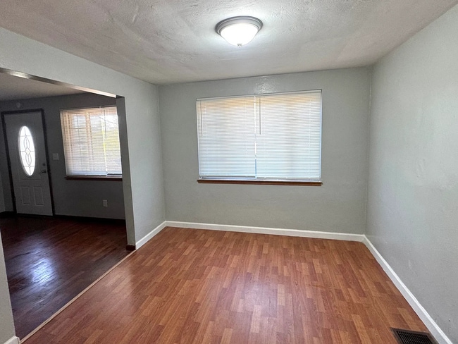 Building Photo - 233 Saylong Dr