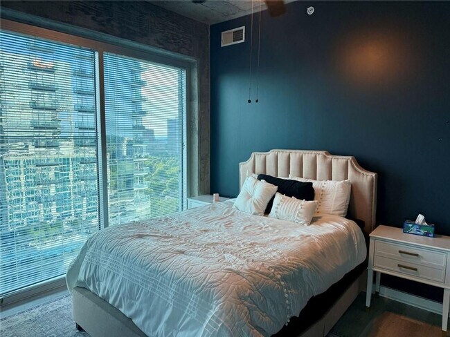 Foto del edificio - 400 W Peachtree St NW