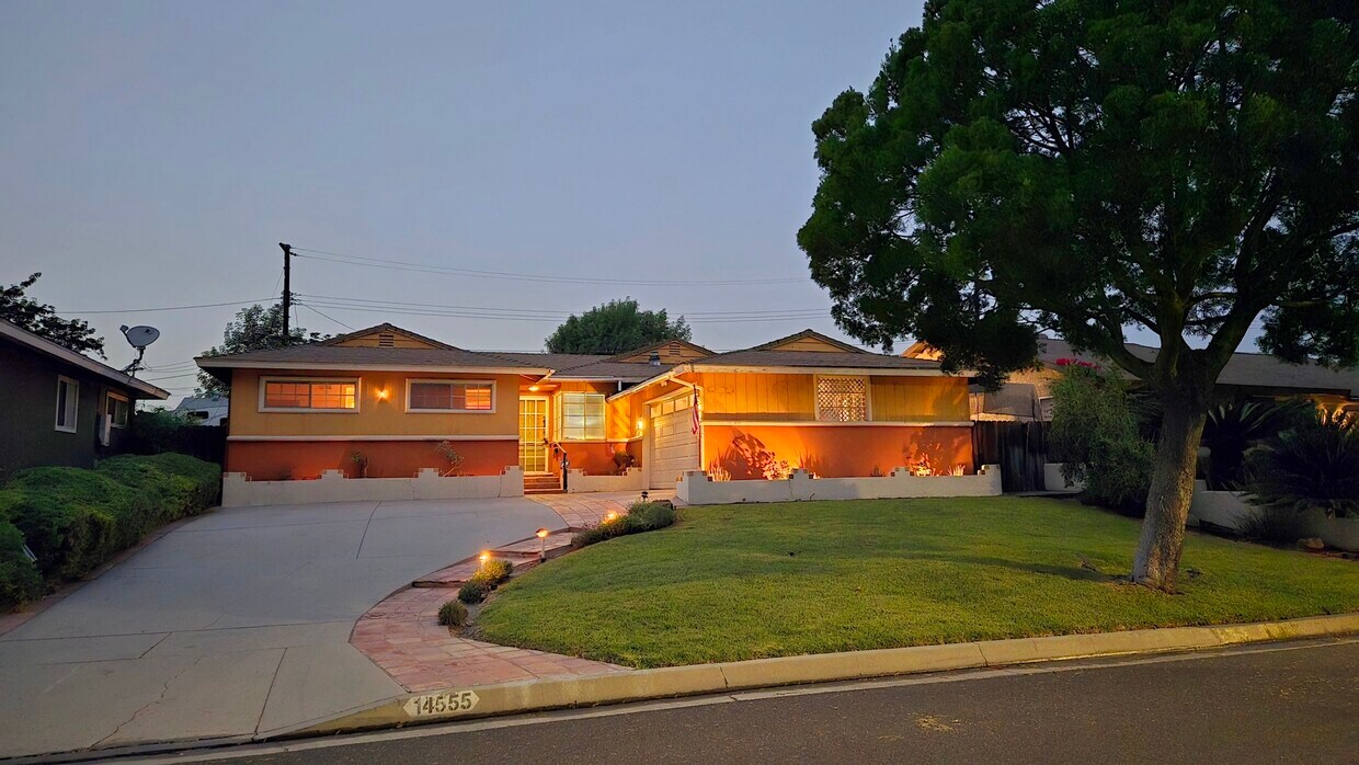 Primary Photo - 14555 Figueras Rd
