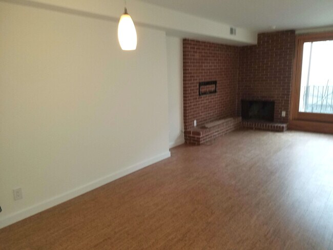 Dining area - 104 N Van Pelt St