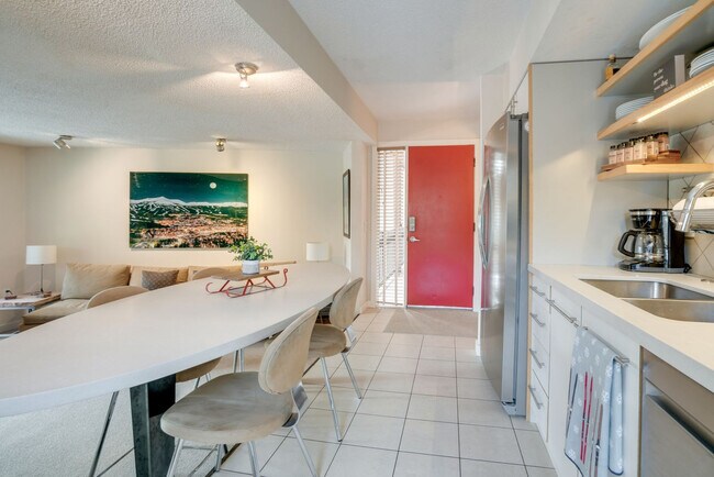 Foto del edificio - 1127 Ski Hill Rd