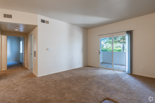 2BR, 1BA - 841SF - Sunset Summit