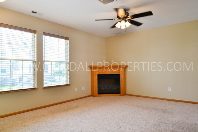 Building Photo - 2 Bath Town home in Urbandale