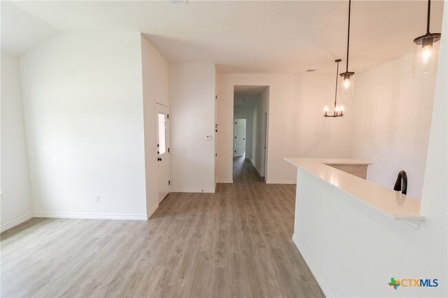 Building Photo - 921 Ashwood Dr