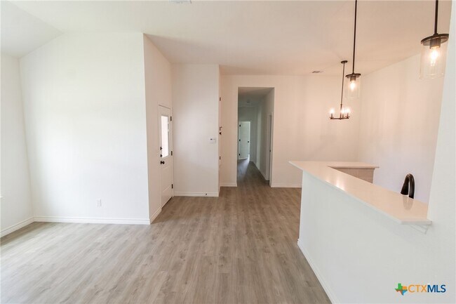 Foto del edificio - 921 Ashwood Dr