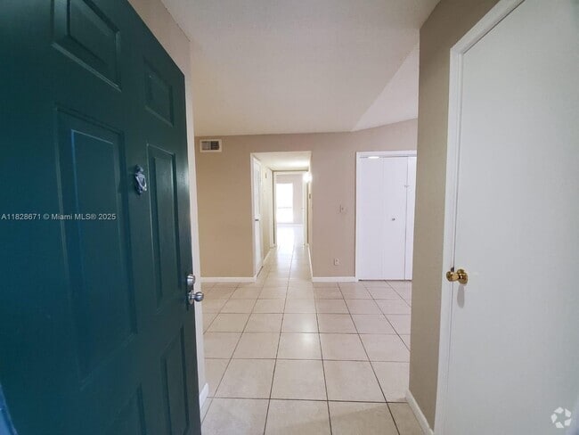 Building Photo - 833 Riverside Dr