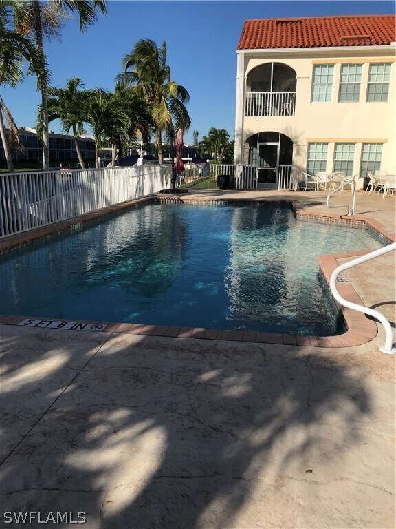 Building Photo - 4546 SE 6th Pl