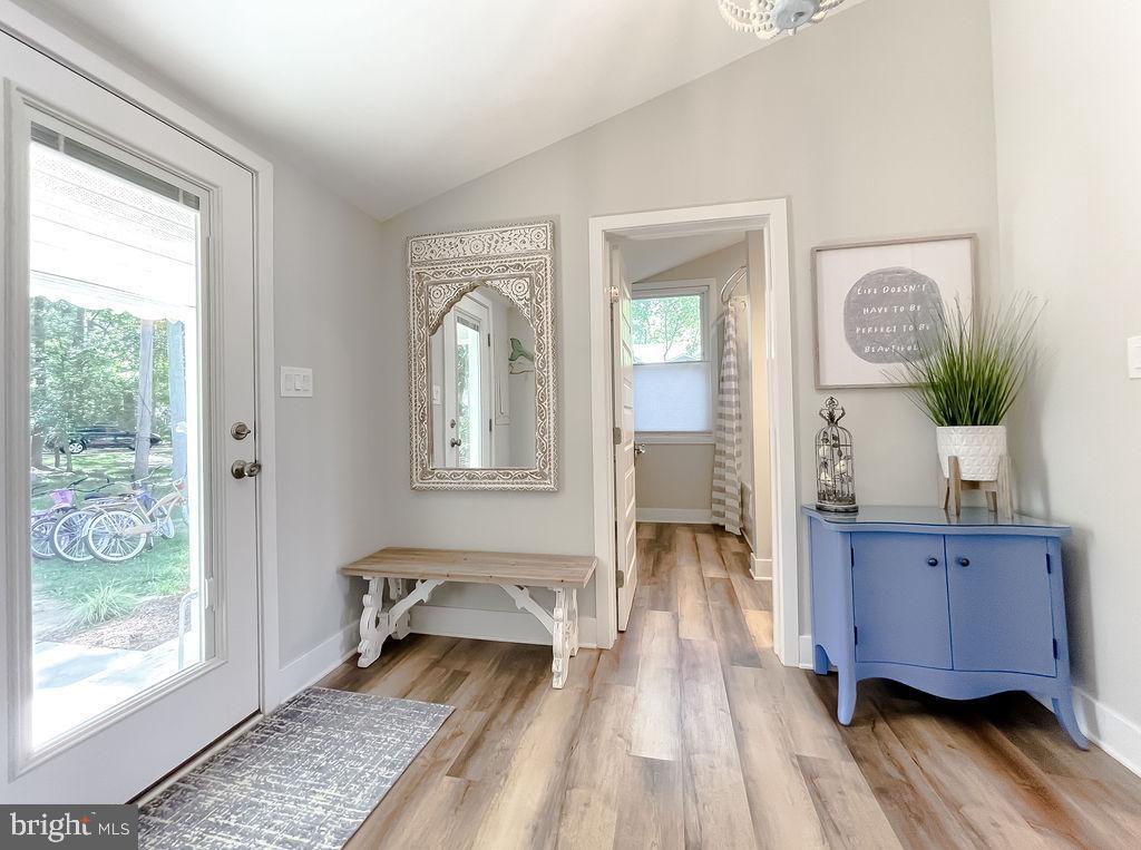 Foto principal - 18375 River Rd