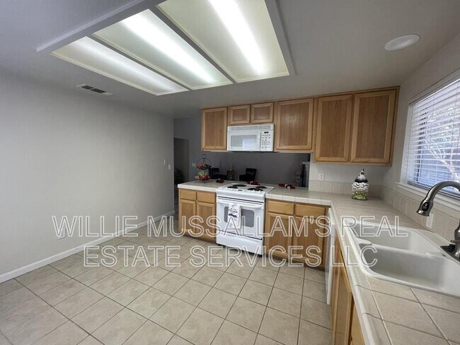 Foto del edificio - 581 Lincoln Ave
