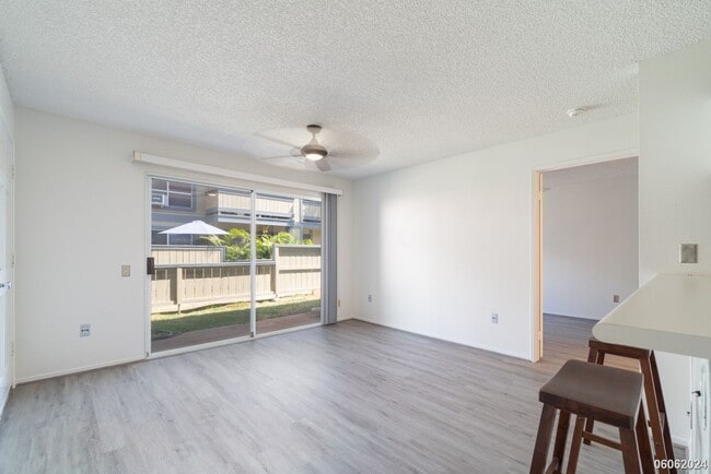 Foto del edificio - Cozy Ground Floor 1BR/1BA/1PKG unit in Sun...