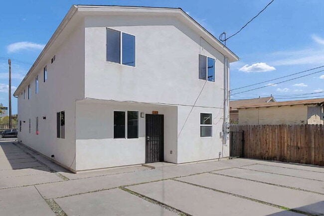 Building Photo - 322 E 55th St