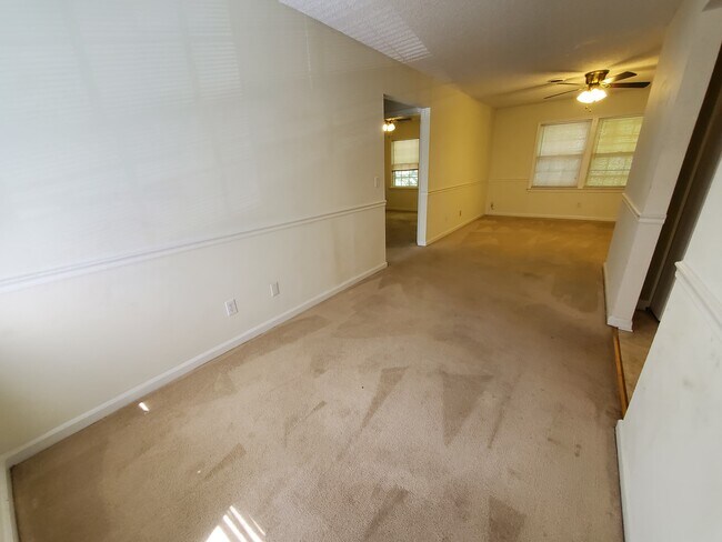 Building Photo - 25 Cavalier Ct