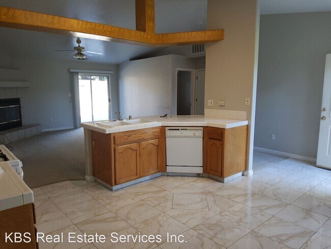 Foto del edificio - 3 br, 2 bath House - 8808 Hoodsport Ave.