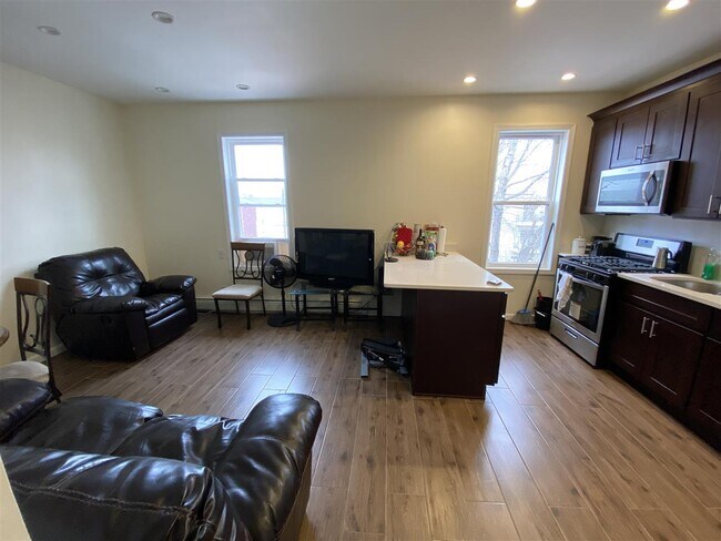 Foto del edificio - 4617 Cottage Ave