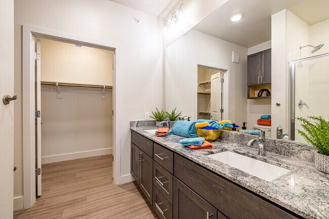 2BR, 2BA - 960SF - Second Bathroom - Palladium East Foster Crossing