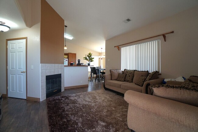 Building Photo - 3895 Strawberry Field Grove, Unit G