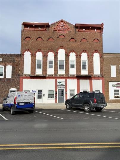 Primary Photo - 102 W Main St