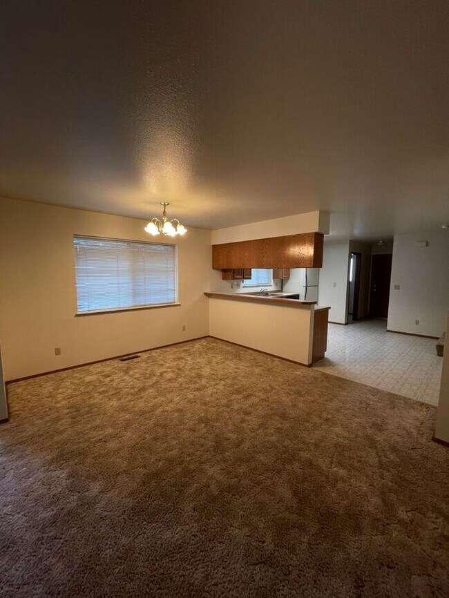 Building Photo - 3 Bedroom 2 Bathroom Fallon Townhome