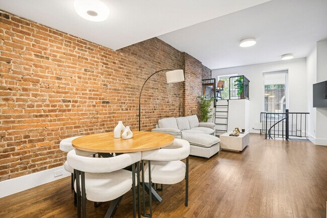 Foto del edificio - 125 E 83rd St