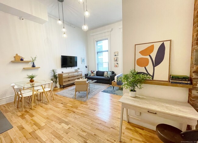 Building Photo - 139 Orange St