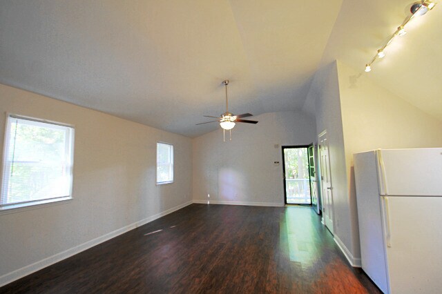 Building Photo - Newly Renovated Studio Loft near Southpoint!
