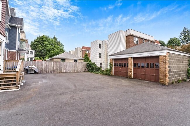Foto del edificio - 157 Irving Ave