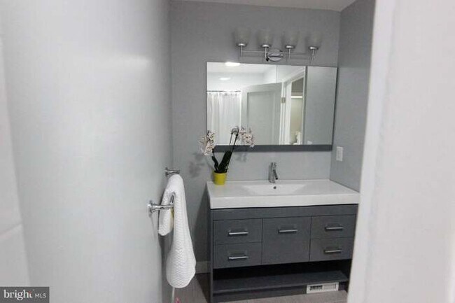 Foto del edificio - 3035 Holmes Run Rd