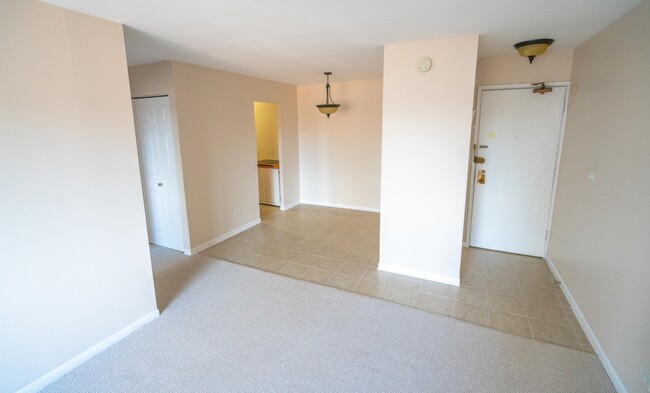 Foto del edificio - 3620 N Pine Grove Ave
