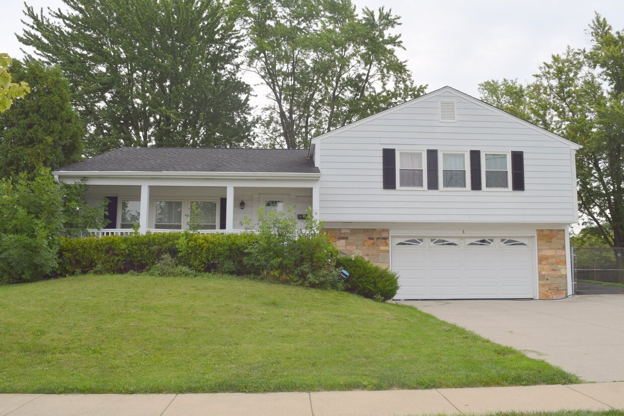 Primary Photo - 1 N Braintree Dr