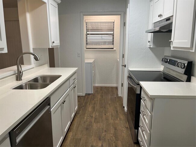 Foto del edificio - 4614 Evergreen Ct