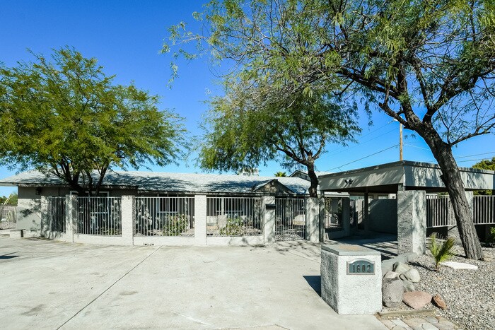 Primary Photo - Swimming Pool!