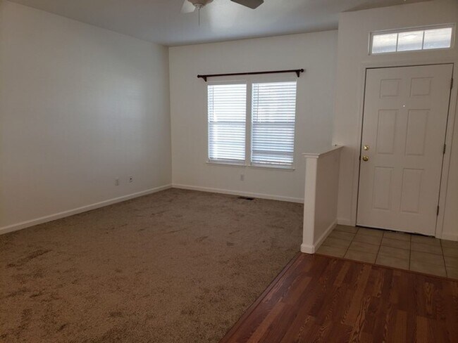Foto del edificio - North Valley/Stead Three Bedroom Home 