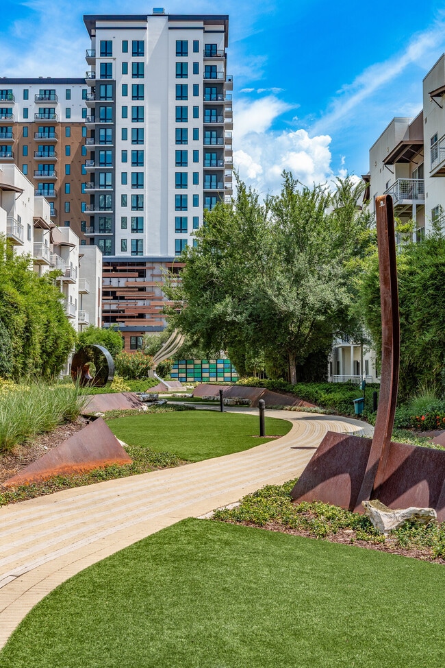 Building Photo - Pierhouse at Channelside