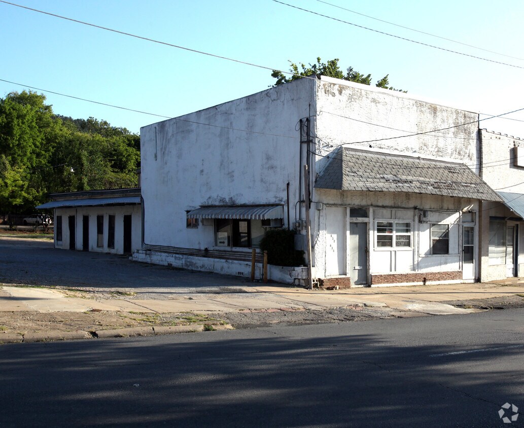 Primary Photo - 632-636 W Grand Ave