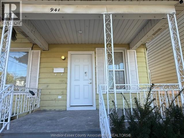 Building Photo - 941 Cataraqui St