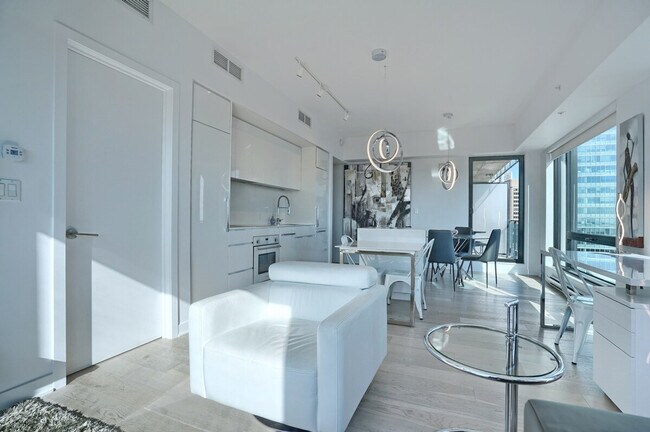 Building Photo - 100 Av. des Canadiens-de-Montréal