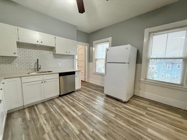 Building Photo - 23 Park Rd