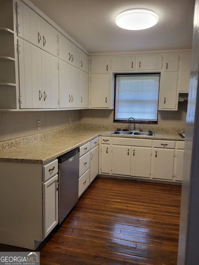 Foto del edificio - 3270 Elm St