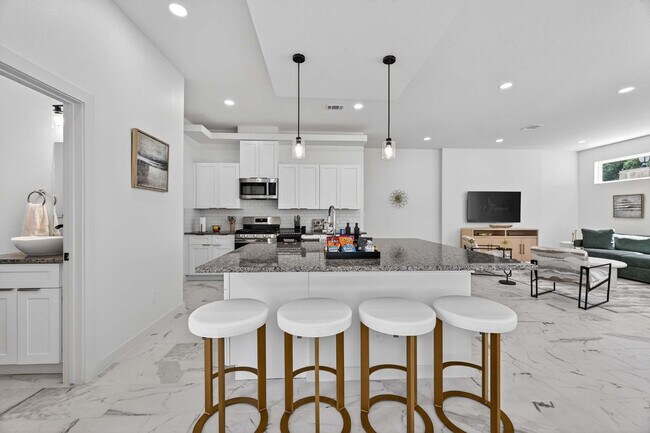 Building Photo - 2908 El Fenice Ln