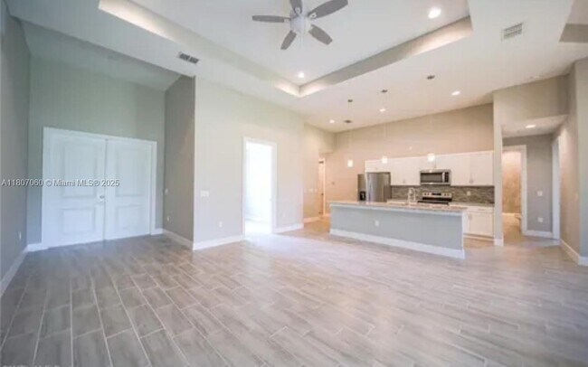 Foto del edificio - 5301 Sunshine Blvd N