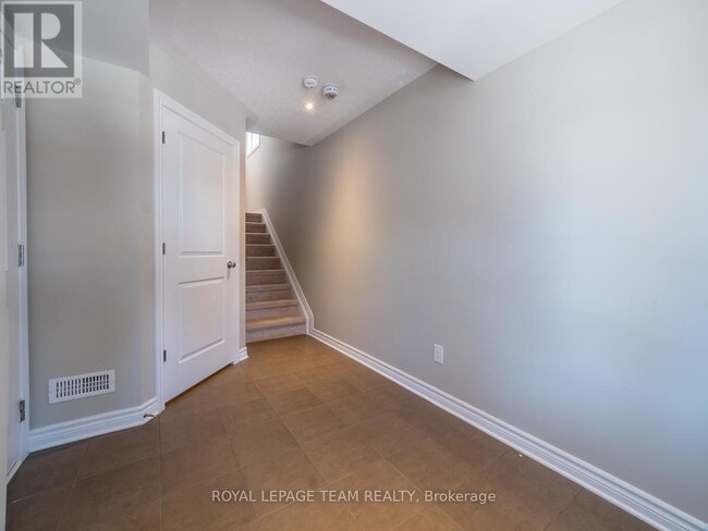 Building Photo - 210 Halyard Way