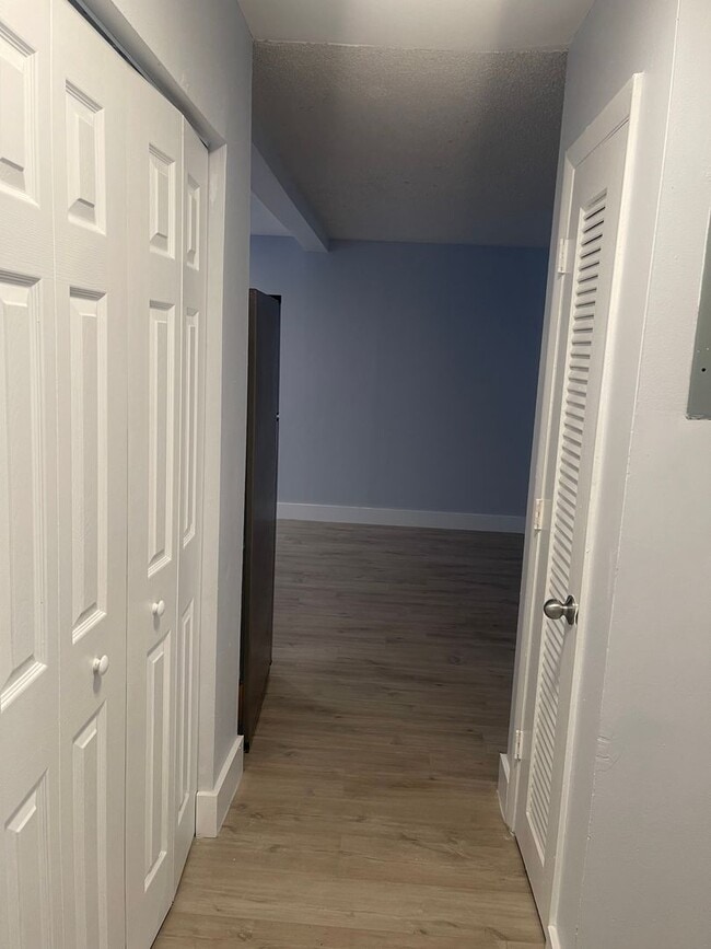 Building Photo - 780 NE 46th Ct