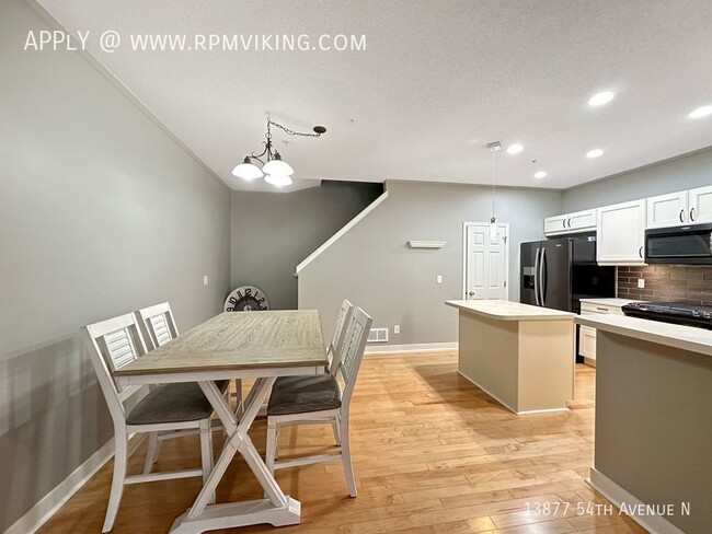 Building Photo - 2br 1.5ba Townhouse ~ Security Deposit Fre...